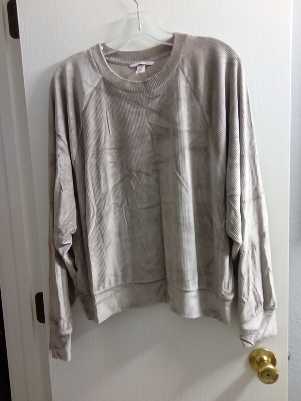 Victoria's Secret Crewneck Sweater in Light Gray